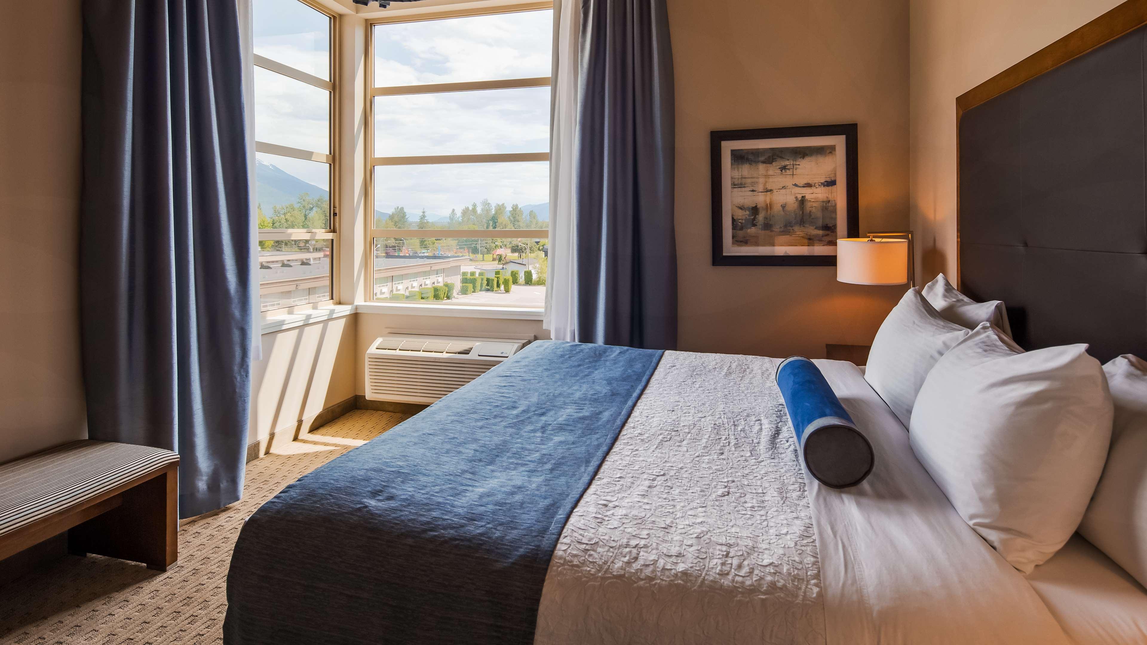 Best Western Plus Revelstoke Exterior photo