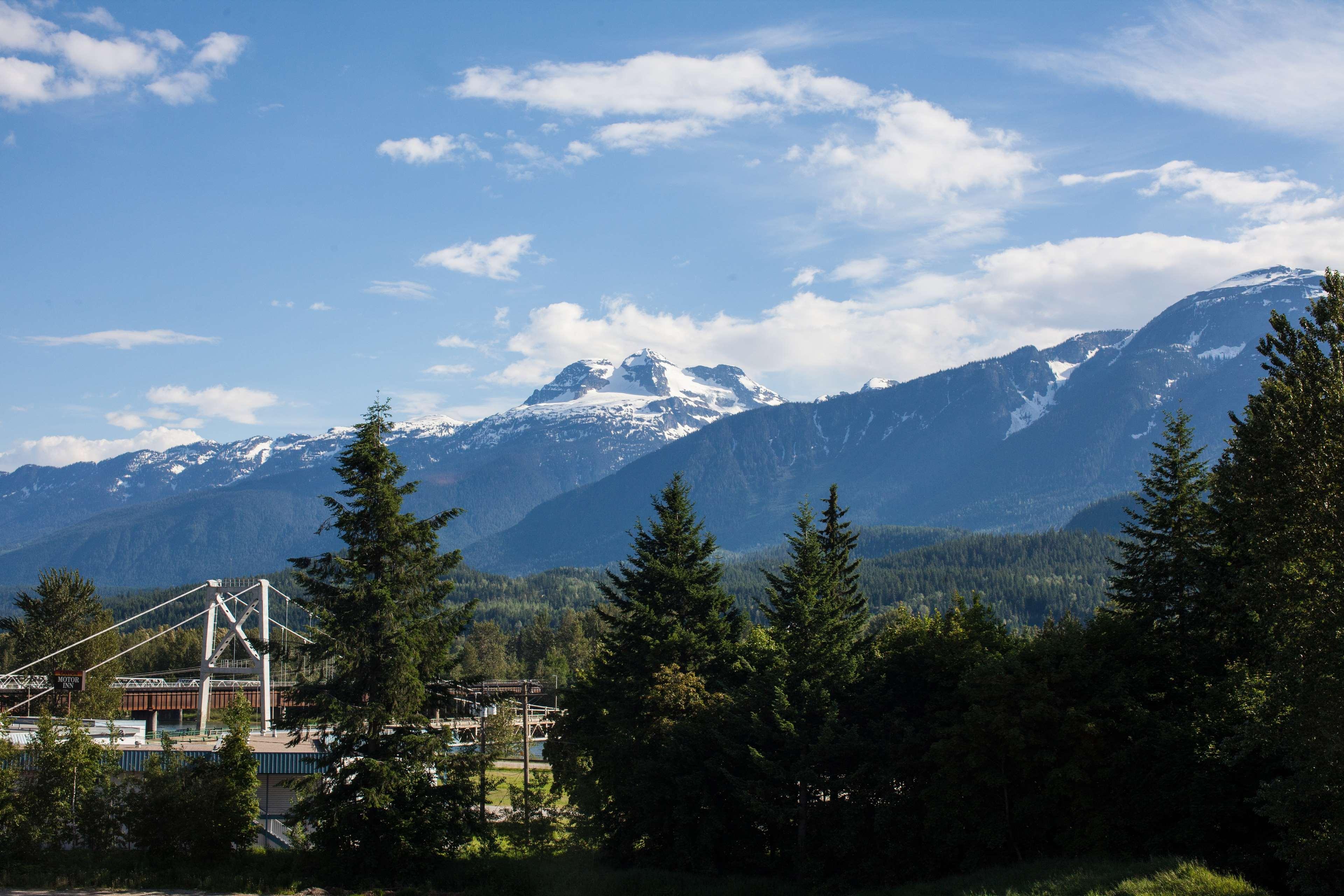 Best Western Plus Revelstoke Exterior photo