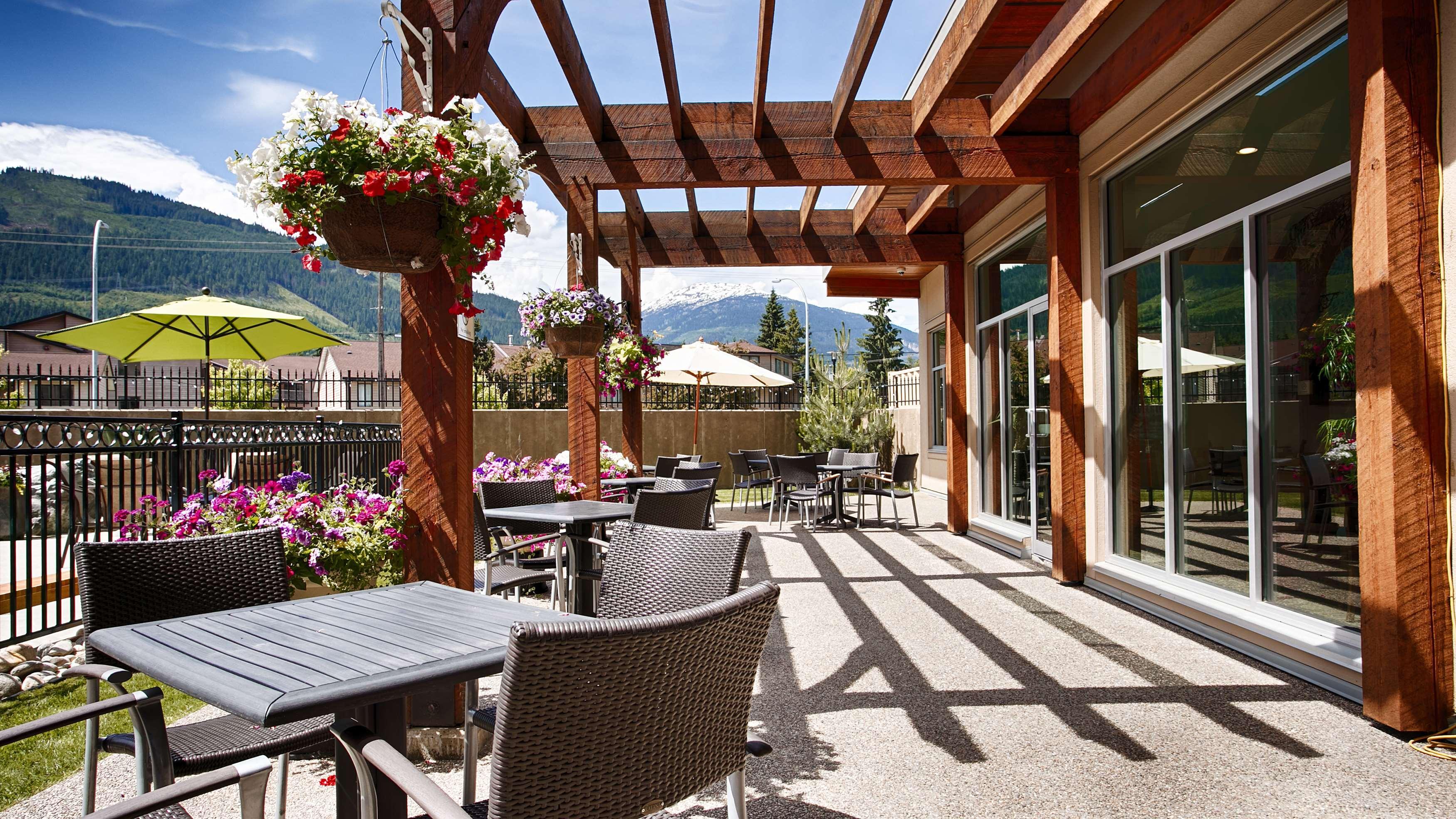 Best Western Plus Revelstoke Exterior photo