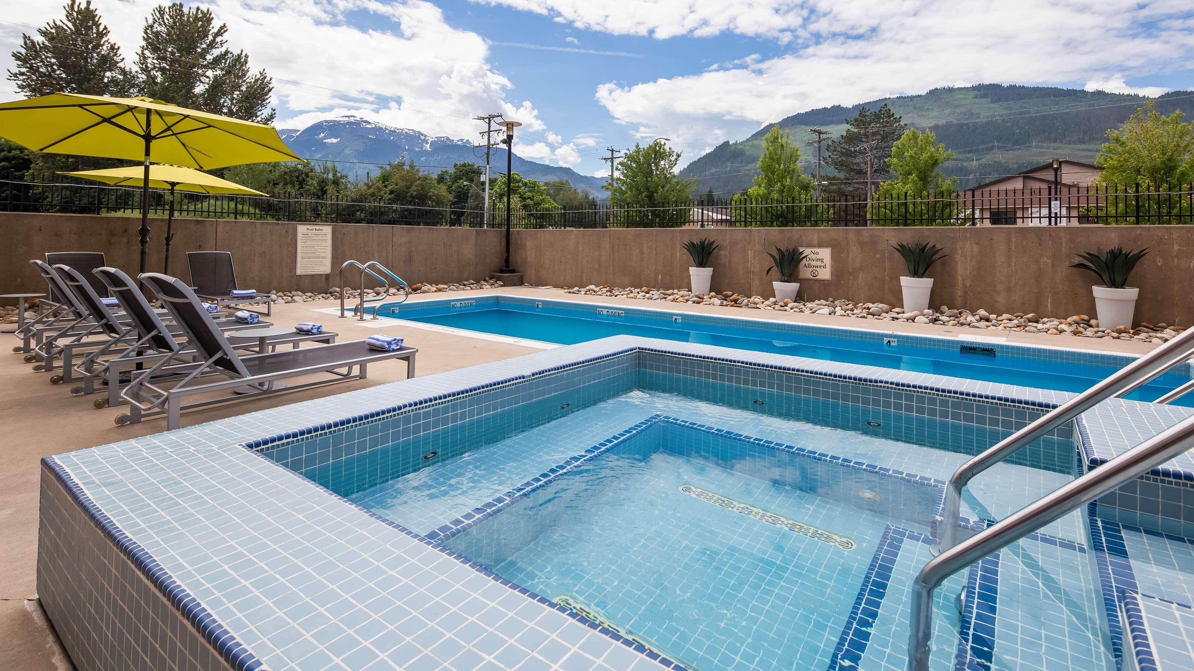Best Western Plus Revelstoke Exterior photo